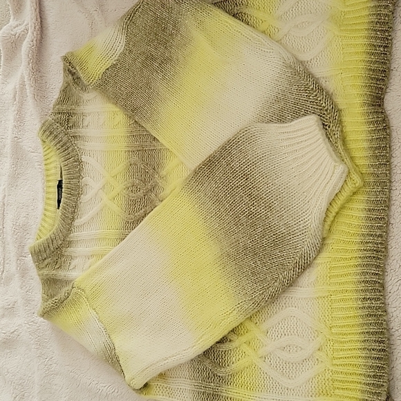 Sweater - Picture 4 of 4